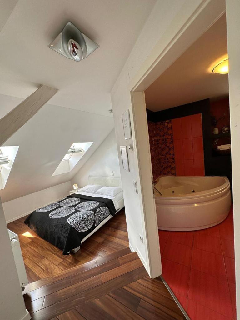 Jacuzzi Apartment - Center 萨格勒布 外观 照片